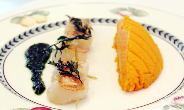 Recette Noix de Saint-Jacques rôties mousseline de carottes aux agrumes, les fanes en coulis