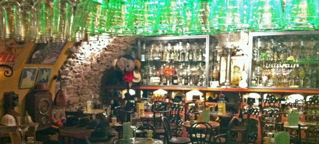 Absinthe Bar dans le Vieil Antibes
