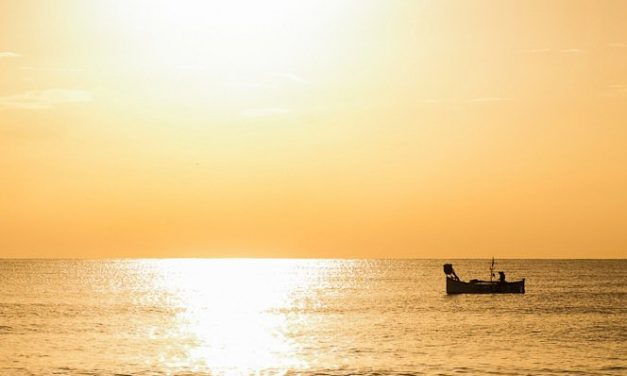 Photo de la semaine : Lever de soleil sur le pêcheur niçois