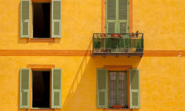Photo de la semaine : Les murs jaunes de Sospel