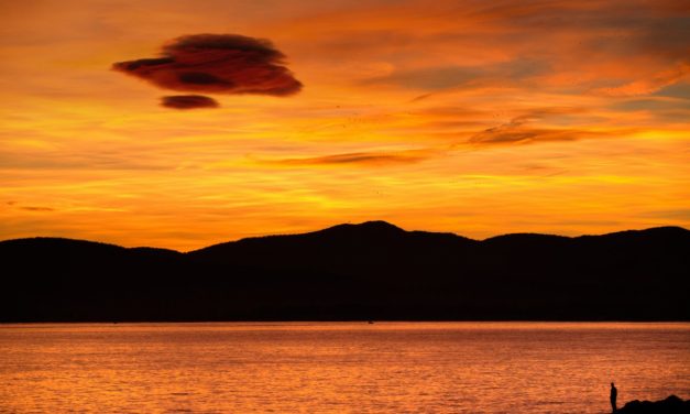 Photo de la semaine : Soleil couchant sur Saint-Raphaël