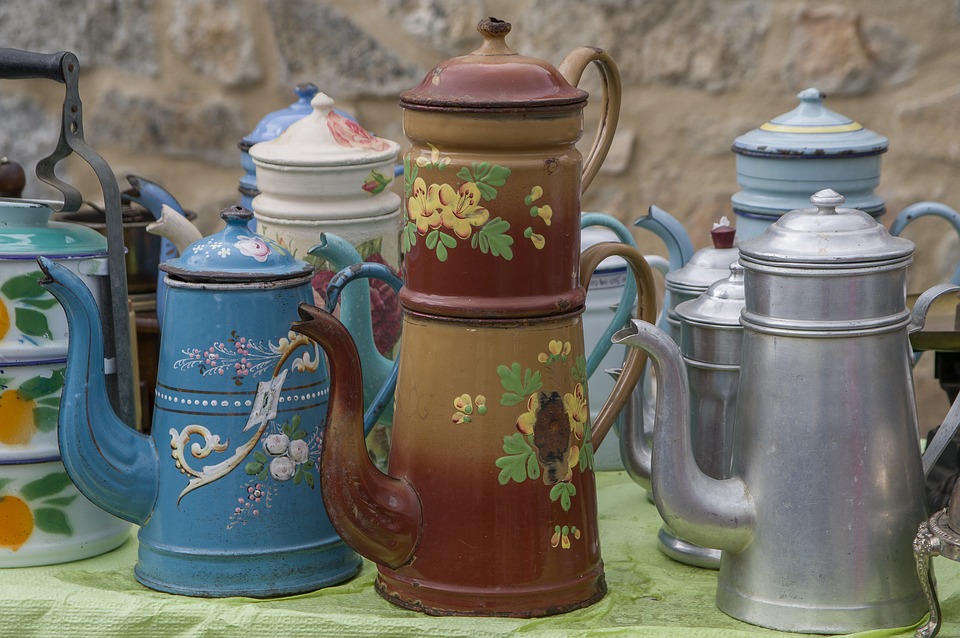 Brocante tous les dimanches – Roquebrune-sur-Argens