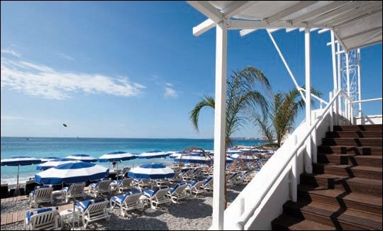 Bruncher le dimanche sur la plage Beau Rivage